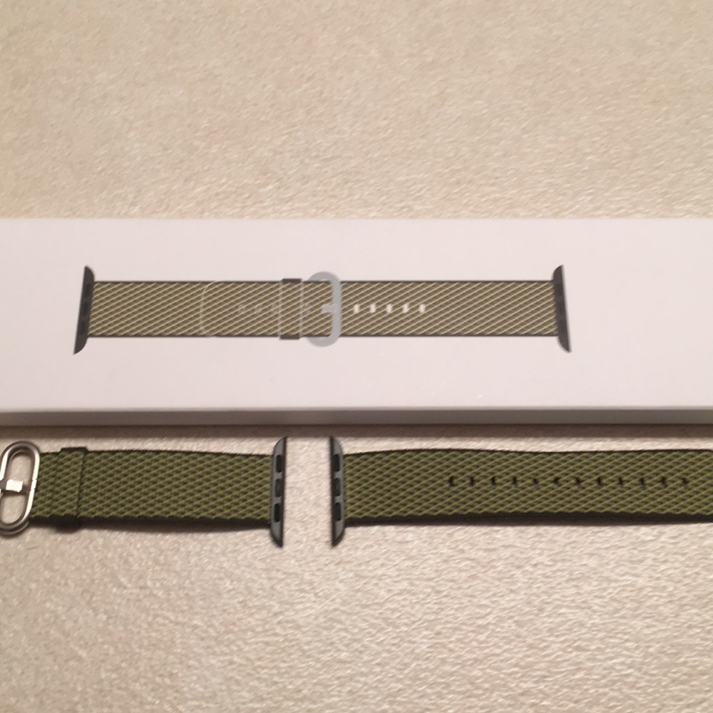 EUC Apple woven nylon watch strap